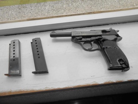 Felices Fiestas a todos los foreros:pongo a la venta una walther P 38 en buen estado de segunda generacion 11