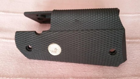 Hola a todos

Vendo unas cachas prácticamente nuevas marca Colt. Las cachas están en Pontevedra. Estaban 01