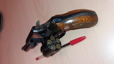 Vendo revólver Astra Cal. 38, buen estado de conservación y en perfecto uso. Pocos disparos y aceptable 02