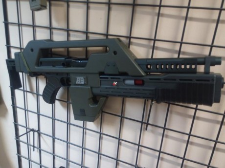 Buenas:
Vendo rifle de pulsos de la famosa pelicula Aliens de airsoft.
Este modelo esta montado sobre 00