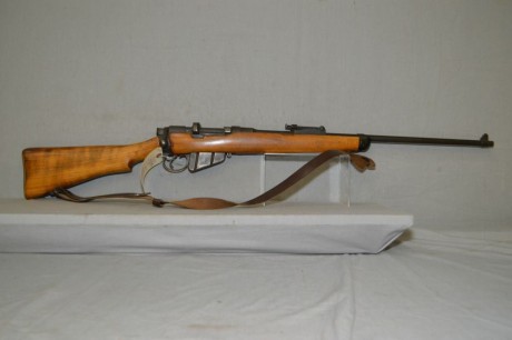 Hola a todos, limpiando cajones pongo en venta culata y guardamanos deportivizados para rifle Lee Enfield 20
