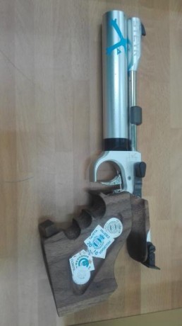Se vende steyr lp2 modelo compat.  La pistola es de mayo de 2014, viene con una bombona y el precio son 01