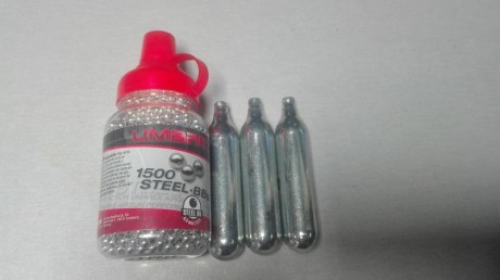 Se vende pistola HK USP de 4,5mm co2 de Umarex,nueva sin uso,ideal para regalar, la mejor pistola calidad/precio 21
