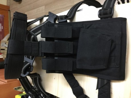 BLACKHAWK

Conjunto ZURDO formado por CINTURON TÁCTICO BLACKHAWK, funda pernera SERPA nivel III, para 01