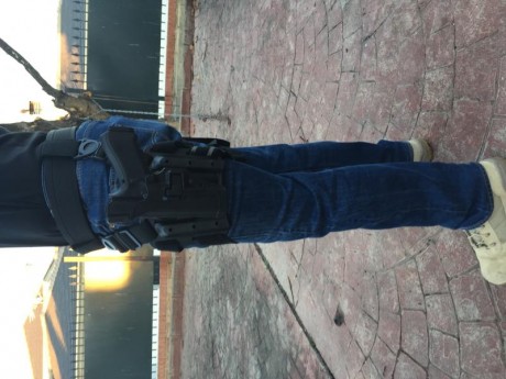 BLACKHAWK

Conjunto ZURDO formado por CINTURON TÁCTICO BLACKHAWK, funda pernera SERPA nivel III, para 22