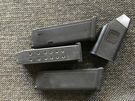 Vendo 3 cargadores para la Glock 19, por 60 euros .
Saludos 00