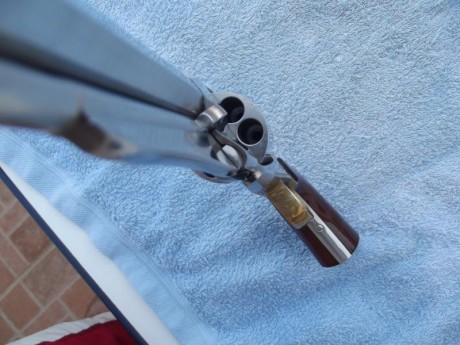 Buenas, por falta de uso, pongo a la venta este bonito revolver, un Uberti replica Remington 1858 new 40