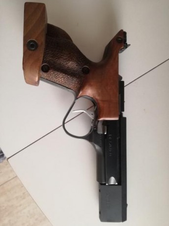 Buenas foreros.
Pongo a la venta mi Unique des 69 U en un estado impecable como vereis en las fotografias.
Se 02