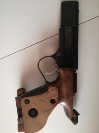 Buenas foreros.
Pongo a la venta mi Unique des 69 U en un estado impecable como vereis en las fotografias.
Se 01