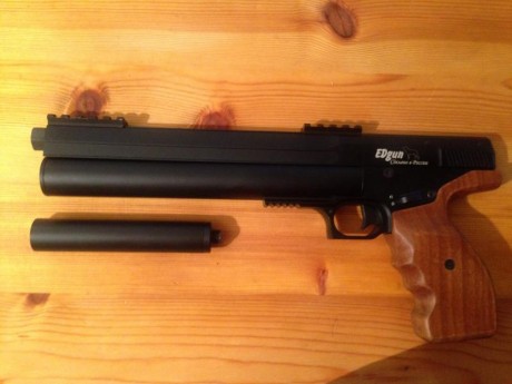 Se vende pistola de pcp marca Edgun Velec, calibre 5,5
Comprada en  agosto 2017, apenas se ha usado.
Con 01
