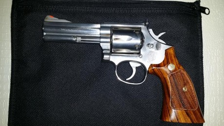 Vendo revolver Smith Wesson 686 de 4  pulgadas. Perfecto estado.
Precio 300 Euros con portes incluidos
Si 02