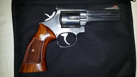 Vendo revolver Smith Wesson 686 de 4  pulgadas. Perfecto estado.
Precio 300 Euros con portes incluidos
Si 01