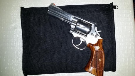 Vendo revolver Smith Wesson 686 de 4  pulgadas. Perfecto estado.
Precio 300 Euros con portes incluidos
Si 00