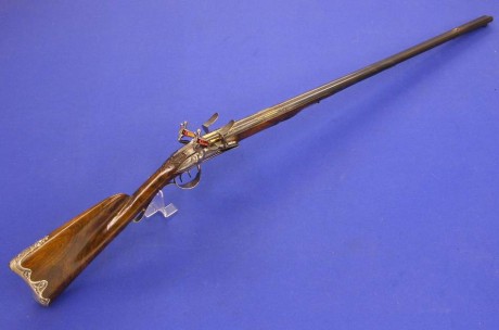 Voy a colocar unas fotos de un arma larga alemana de llave de mecha del siglo XVI. 131