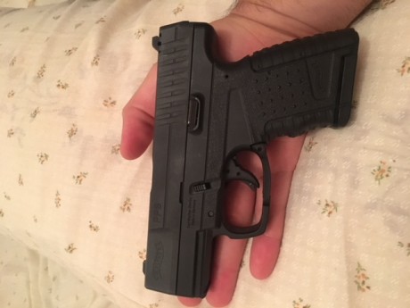 Hola la vendo por haberme comprado una glock 43 por capricho, la pistola tendrá como unos 150 cartuchos 02
