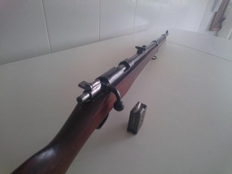 Buenos días
Vendo esta carabina 9 Bergmann recamarada a 9 Parabellum guiada en F. 
Estado aceptable, tiene 01