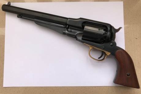 Modelo: Remington 1858
Calibre: 44
La tengo aproximadamente un año y no he disparado nunca con él 
(fue 02