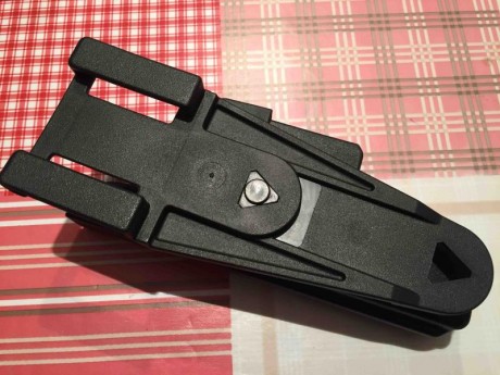 Sin uso. Funda Glock 17 marca glock y culata extensible para Glock -accesorio sólo de coleccionismo-.
Precio 02
