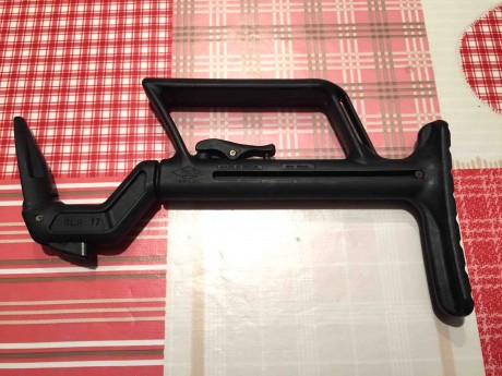 Sin uso. Funda Glock 17 marca glock y culata extensible para Glock -accesorio sólo de coleccionismo-.
Precio 01