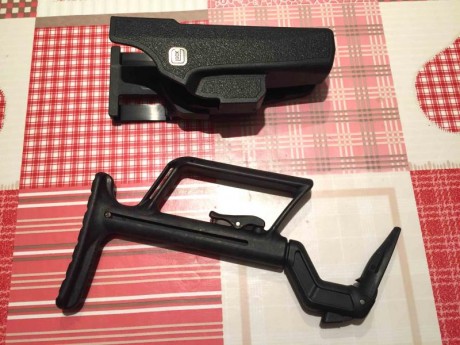 Sin uso. Funda Glock 17 marca glock y culata extensible para Glock -accesorio sólo de coleccionismo-.
Precio 00