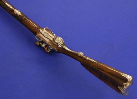 Voy a colocar unas fotos de un arma larga alemana de llave de mecha del siglo XVI. 140