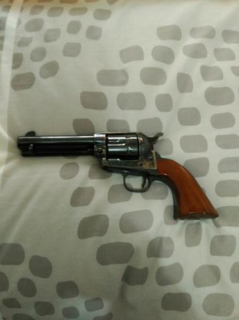 Buenas tardes, como os decía vendo revolver pacemaker Uberti 45lc de cartucho metálico guiado con AE. 01