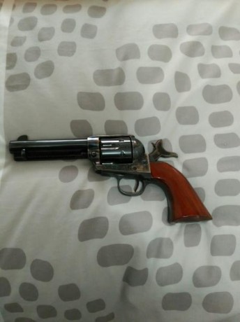 Buenas tardes, como os decía vendo revolver pacemaker Uberti 45lc de cartucho metálico guiado con AE. 00