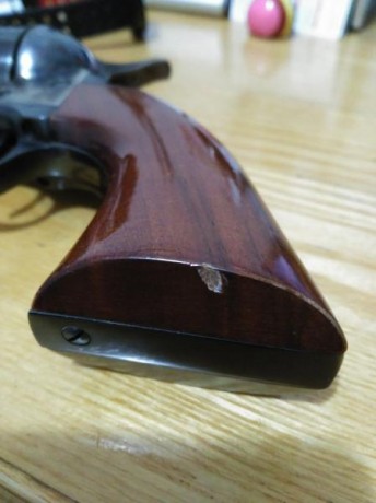 Buenas tardes, como os decía vendo revolver pacemaker Uberti 45lc de cartucho metálico guiado con AE. 11