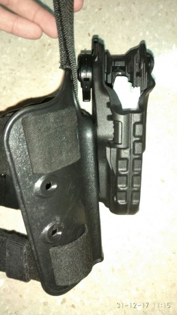 Vendo funda y pernera safariland. La funda es el nuevo modelo 7ts y pernera 6004. La funda es para sig 01