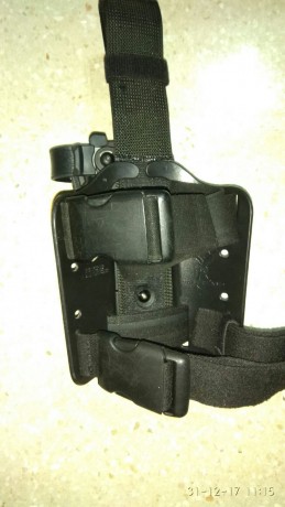 Vendo funda y pernera safariland. La funda es el nuevo modelo 7ts y pernera 6004. La funda es para sig 00