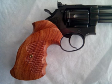 Si alguien tiene alguna yo busco una
   tlf 649 104 275  
saludos 81