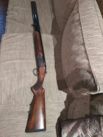 saludos

vendo superpuesta MIROKU BC  calibre 12/70 absolutamente impecable.  71 cm de cañón, ***/*, selector 02