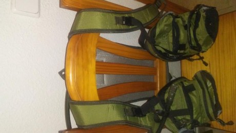 Hola
Hace tiempo me compre esto para ir al campo y al final no lo he usado nunca
Es un camelbak o como 00