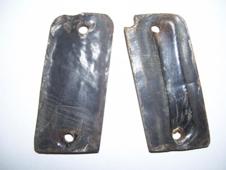Hola
pongo a la venta unos cuantos pares de cachas de pistolas Star
aqui va el primero 
Pareja de cachas 31