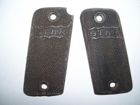 Hola
pongo a la venta unos cuantos pares de cachas de pistolas Star
aqui va el primero 
Pareja de cachas 30