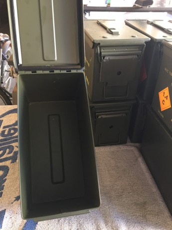 Hola a todo, 
  vendo cajas metálicas de munición 30x15x19. En buen estado, goma y cierre perfecto.
  01