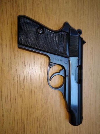 Vendo pistola Walter PPK, calibre 7,65, en muy buen estado y con los accesorios de las fotografías.
Precio: 00