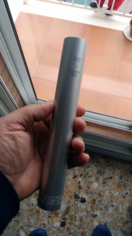 Vendo botella nueva ,color plata en perfecto estado € gastos incluidos.. 01