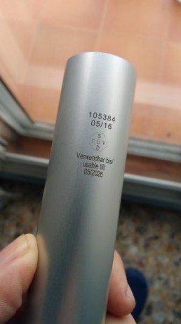 Vendo botella nueva ,color plata en perfecto estado € gastos incluidos.. 00