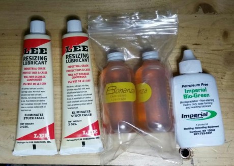 Se vende lote de lubricantes para recalibrado de vainas por no usar, sin abrir.

2 LEE
2 FOSTER
1 IMPERIAL

Precio 00