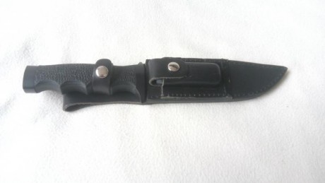 Vendo los siguientes cuchillos nuevos a estrenar:

- ¡¡¡VENDIDOS!!! 2 Unidades del Cuchillo Cold Steel 22