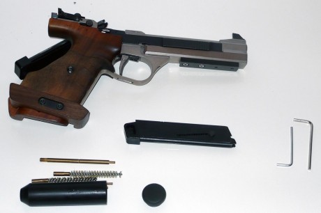 Se vende feinwerkbau AW93 cal 22lr, el arma funciona perfectamente, viene con el maletín original, dos 02