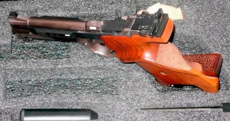 Se vende feinwerkbau AW93 cal 22lr, el arma funciona perfectamente, viene con el maletín original, dos 12