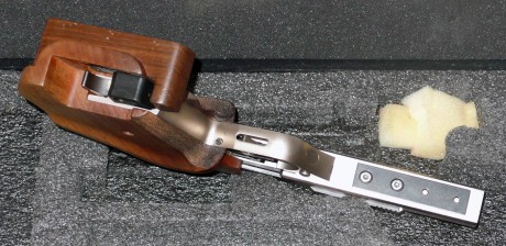 Se vende feinwerkbau AW93 cal 22lr, el arma funciona perfectamente, viene con el maletín original, dos 21