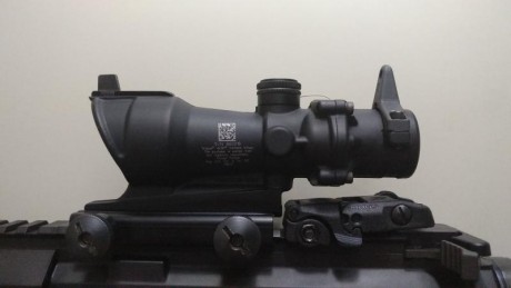 Pongo a la venta este visor ACOG 4x32, de la marca Trijicon. 
Vendido!!!
Gracias 01