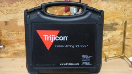 Pongo a la venta este visor ACOG 4x32, de la marca Trijicon. 
Vendido!!!
Gracias 12