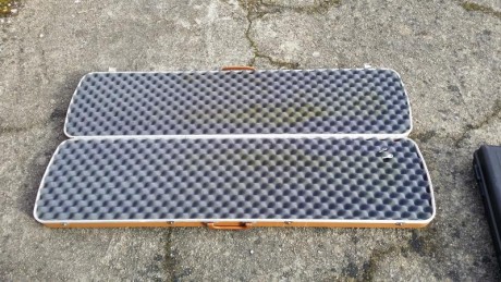 Vendo maletin para dos rifles marca duskocil como nuevo con cerradura y llaves 100 euros, dimensiones 01