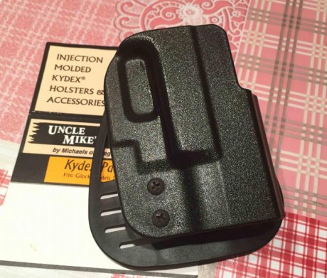 Vendida A estrenar, funda Glock Kydex Uncle Mikes para G26, G27, G28 y G33, aunque vale también para la 00