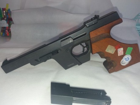 Vendo pistola walther Gsp calibre .32, la pistola funciona perfectamente y esta en buen estado, se entrega 01