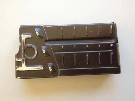 Vendo cargador de fusil HK modelo G-3 perfectamente compatible con CETME.
Capacidad: 20 Cartuchos. 
Usado, 01